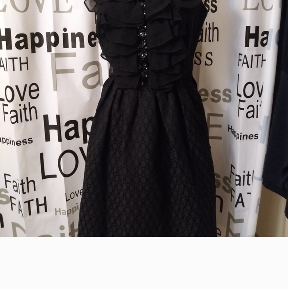 Women's Dresses - Picture 1 of 3